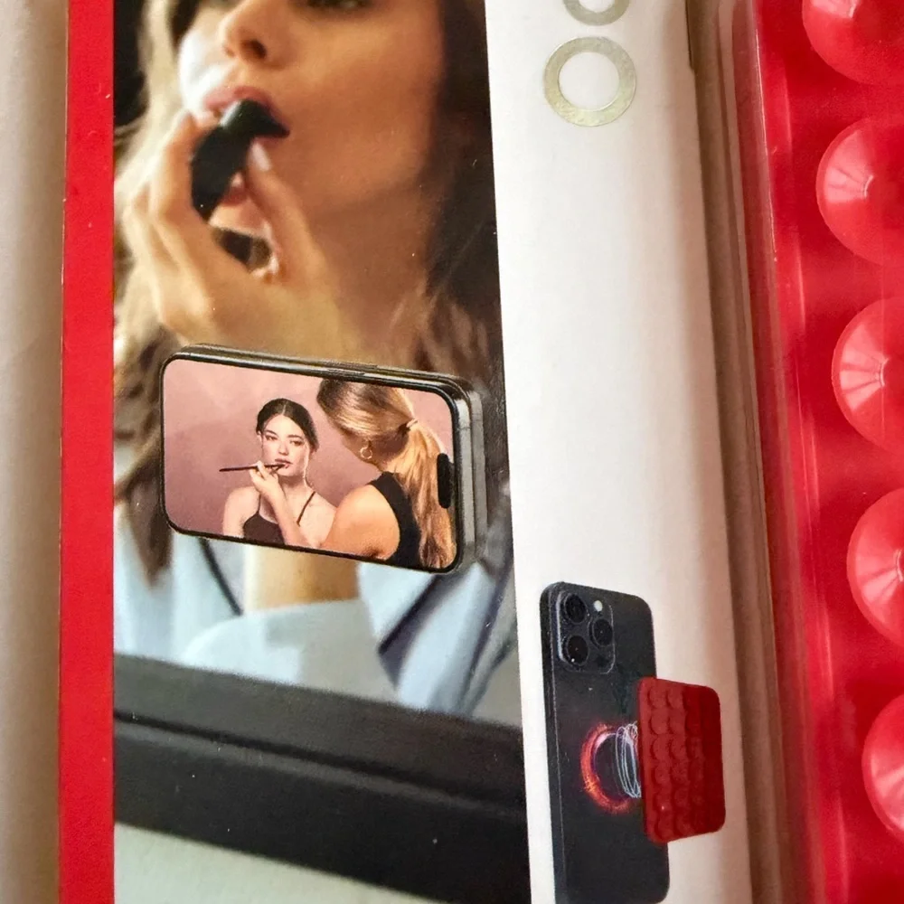 NWT Snug Suction Phone Holder